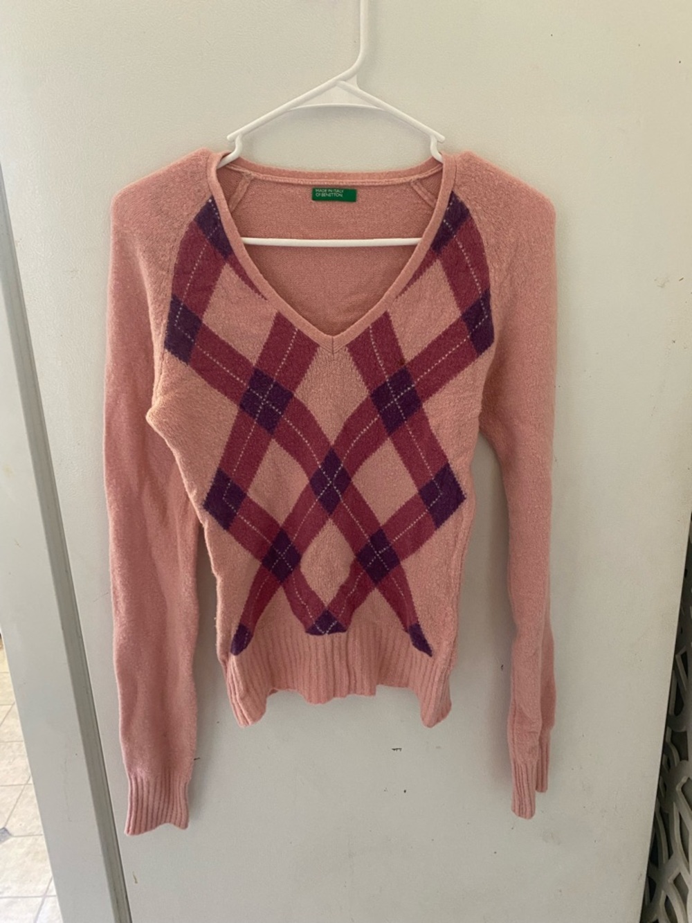 VINTAGE Pink Argyle V-Neck Women's Sweater 1990s made in Italy Benetton